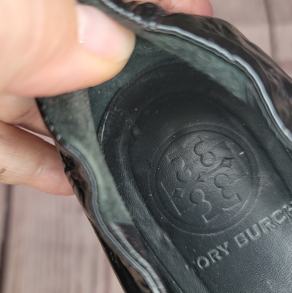 Tory Burch Women's Minnie Black Patent Leather Womens Ballet Travel Shoe - Picture 13 of 15